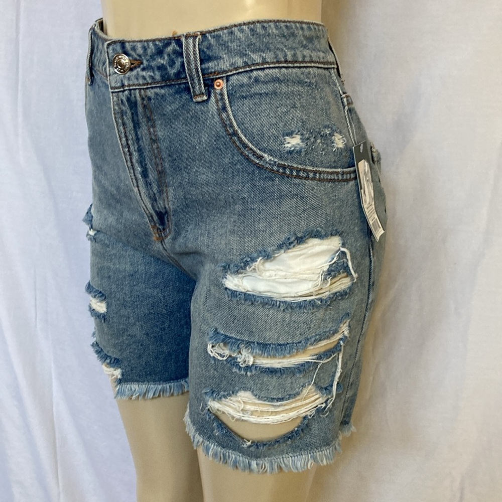 SALE!!! Wild Fable Women Size 14 Mid Blue Wash Shorts DISTRESSED and RIPPED NWT